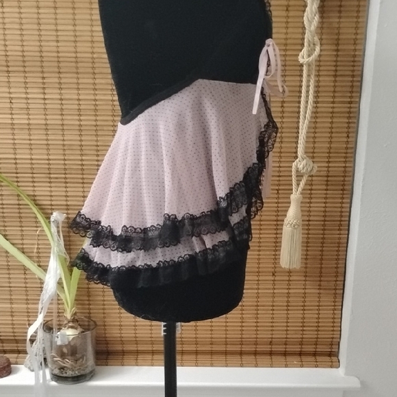 Elegant Black and Pink Lace Lingerie Set Ruffled Small Excellent Condition - Picture 6 of 16